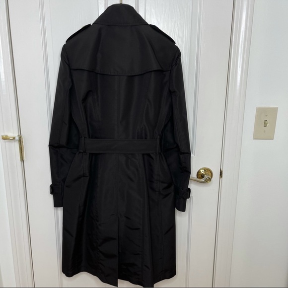NWT Burberry Black Gabardine Trench Coat with Double-Breasted and Wide Collar - Picture 9 of 13